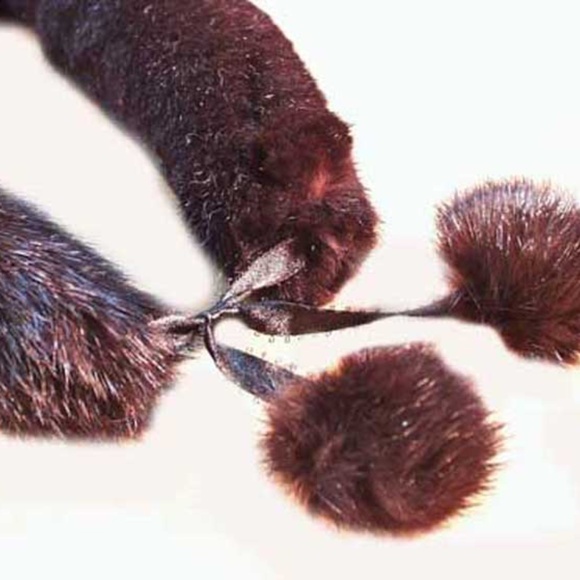 MUSKRAT FUR POM POM HEAD BAND, NEVER WORN, BLACK, ADJUSTABLE, ROUND FUR TUBE - Picture 3 of 5